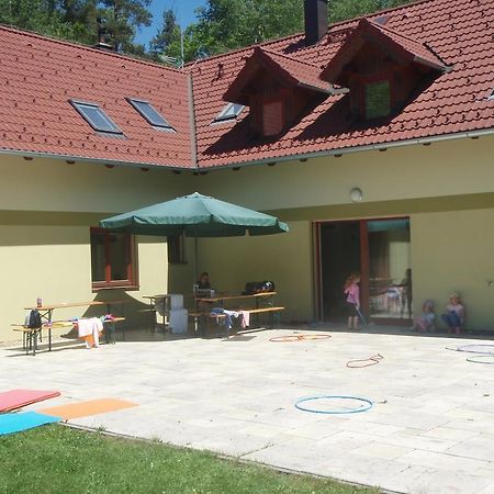 Отель Penzion U Blatce Нове-Гради Экстерьер фото