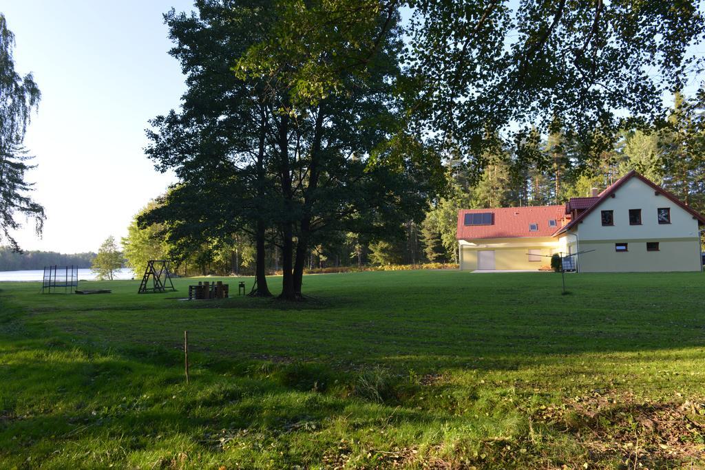 Отель Penzion U Blatce Нове-Гради Экстерьер фото