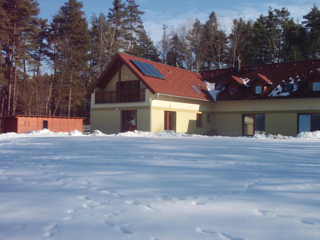 Отель Penzion U Blatce Нове-Гради Экстерьер фото